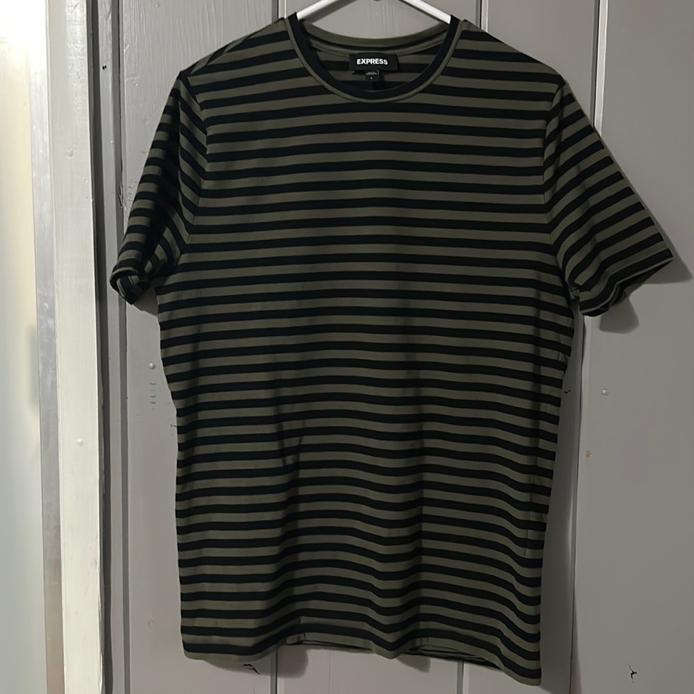 Express men’s slim L stripped t shirt